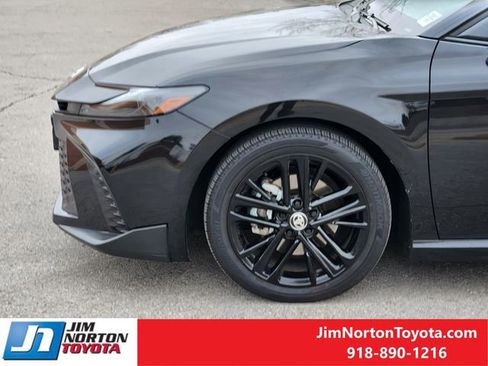 Used 2025 Toyota Camry SE image 8