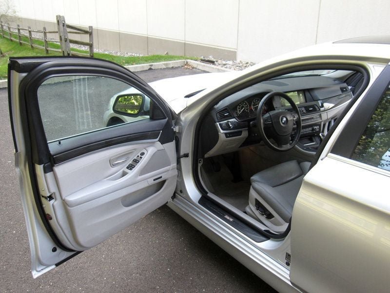 Used 2013 BMW 550i Sedan RWD image 17
