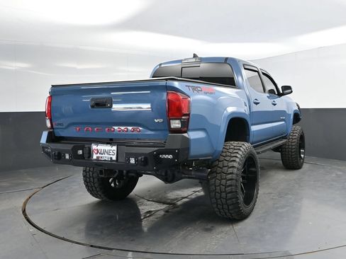 Used 2019 Toyota Tacoma TRD Sport AWD/4WD image 7