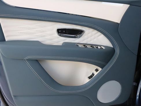 New 2025 Bentley Bentayga Extended Wheelbase image 11