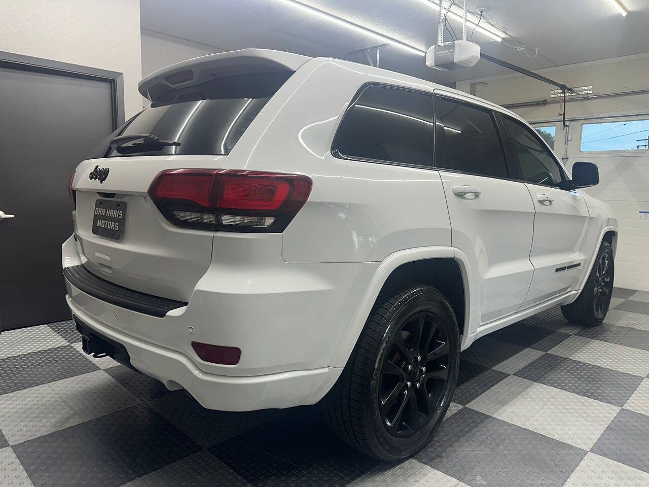 Used 2019 Jeep Grand Cherokee Altitude AWD/4WD image 10