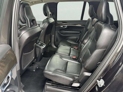 Used 2018 Volvo XC90 T6 Momentum w/ Convenience Package image 11
