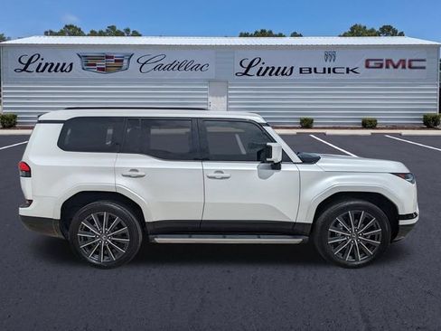 Used 2024 Lexus GX 550 w/ Cold Area Package AWD/4WD image 3