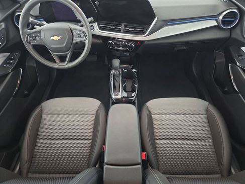 Used 2025 Chevrolet Trax LT image 25