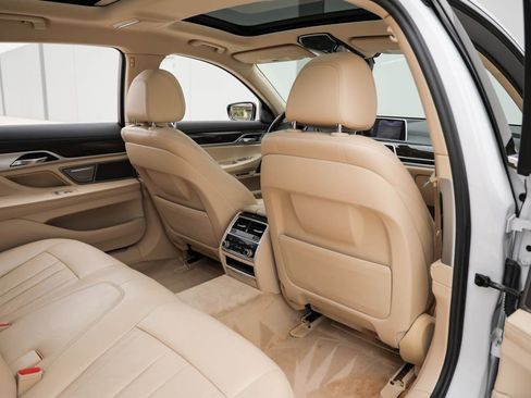 Used 2018 BMW 740i RWD image 23