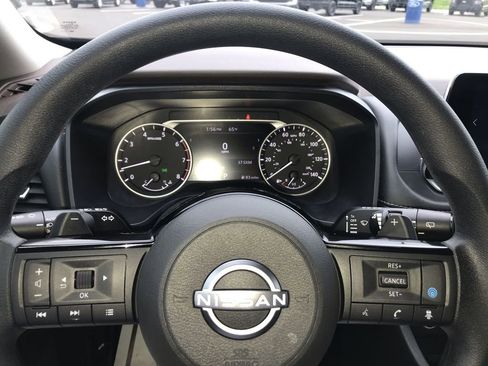 Used 2023 Nissan Rogue SV image 14