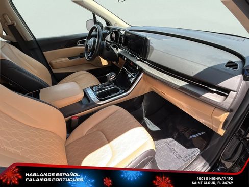 Used 2024 Kia Carnival EX FWD image 34