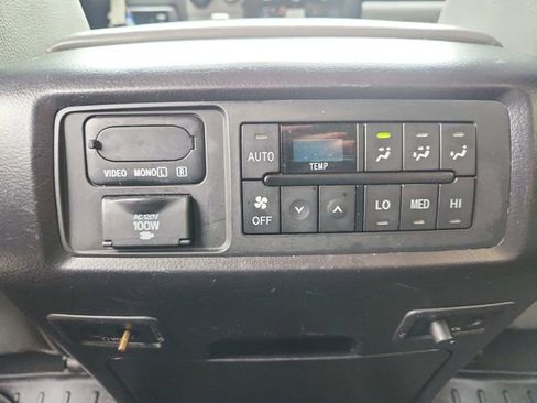 Used 2015 Toyota Sequoia Platinum RWD image 21