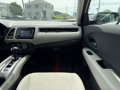 Used 2022 Honda HR-V LX image 25