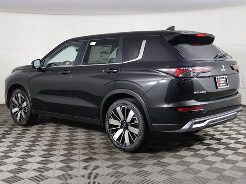 New 2026 Mitsubishi Outlander SE image 10