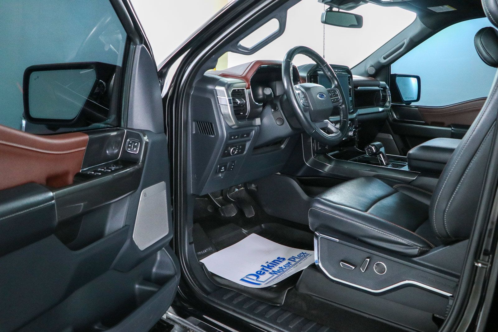 Used 2022 Ford F150 Lariat w/ Equipment Group 502A High AWD/4WD image 3