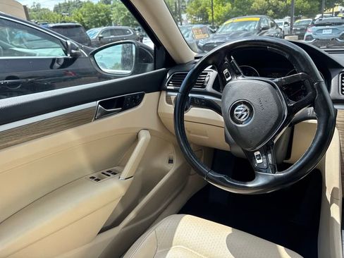 Used 2018 Volkswagen Passat 2.0T SE image 35
