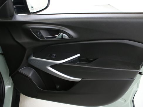 Used 2024 Chevrolet Trax RS w/ Driver Confidence Package image 32