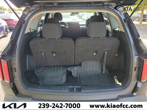 Used 2023 Kia Sorento LX FWD image 9