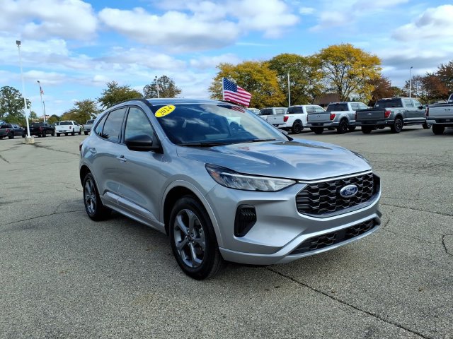Used 2024 Ford Escape ST-Line w/ Tech Pack #1 AWD/4WD image 3