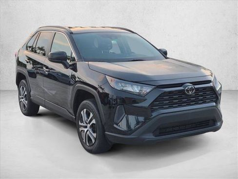 Used 2021 Toyota RAV4 LE AWD/4WD image 3