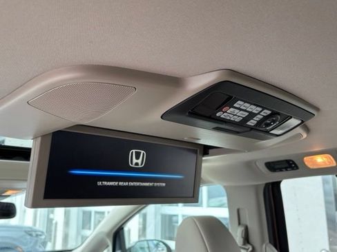 Used 2017 Honda Odyssey Touring Elite image 7