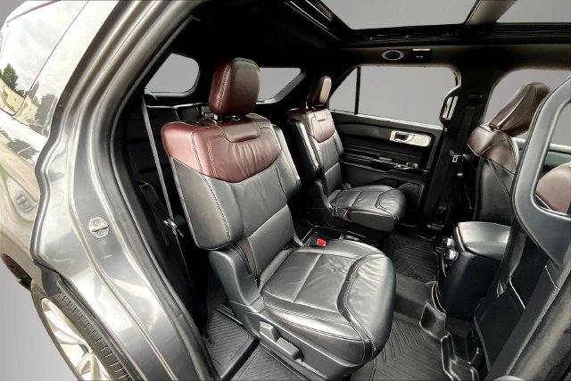 Used 2021 Ford Explorer Platinum w/ Equipment Group 601A AWD/4WD image 25