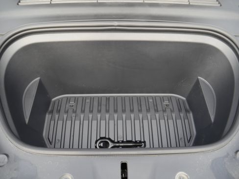 Used 2023 Tesla Model Y Long Range image 25