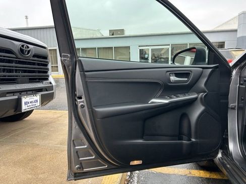Used 2016 Toyota Camry XLE image 22