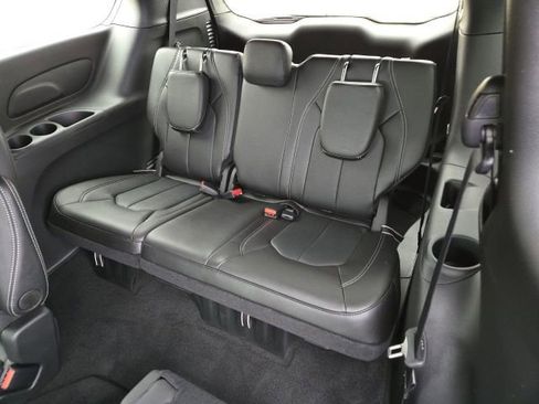 New 2026 Chrysler Pacifica Select image 7