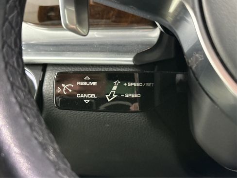 Used 2018 Porsche Panamera 4S image 32