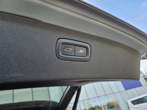 Used 2024 Volvo XC90 T8 Ultimate w/ Lounge Package AWD/4WD image 11
