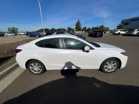 Used 2018 MAZDA MAZDA3 Sport FWD image 4