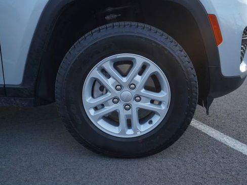 Used 2025 Jeep Grand Cherokee Laredo w/ Luxury Tech Group I image 43