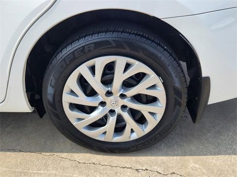 Used 2019 Toyota Corolla LE image 28