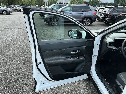Certified 2025 Nissan Kicks SV w/ SV Premium Package FWD image 11