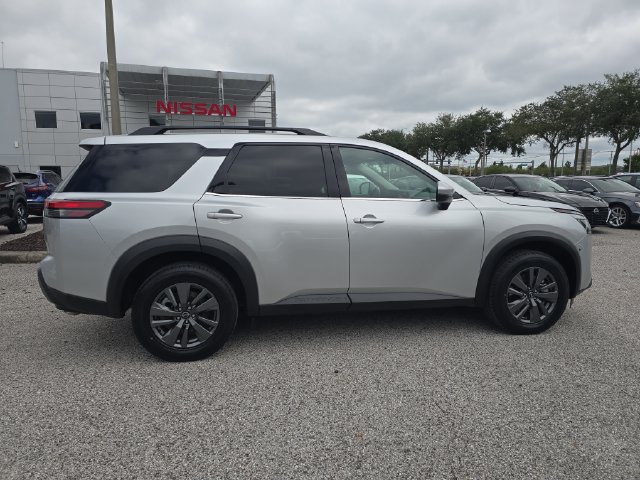 Certified 2025 Nissan Pathfinder SV FWD image 9