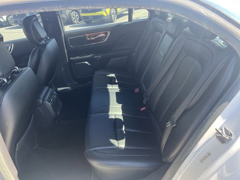 Used 2018 Lincoln Continental Premiere image 14