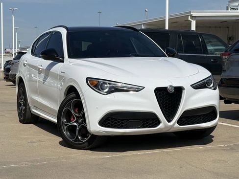 Used 2022 Alfa Romeo Stelvio Veloce AWD/4WD image 2