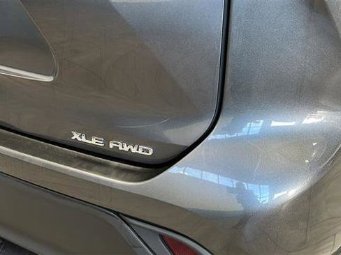 Used 2021 Toyota Highlander XLE AWD/4WD image 39
