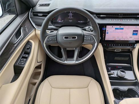 New 2026 Jeep Grand Cherokee Limited AWD/4WD image 17