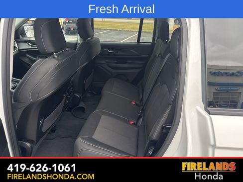 Used 2023 Jeep Grand Cherokee Laredo image 25