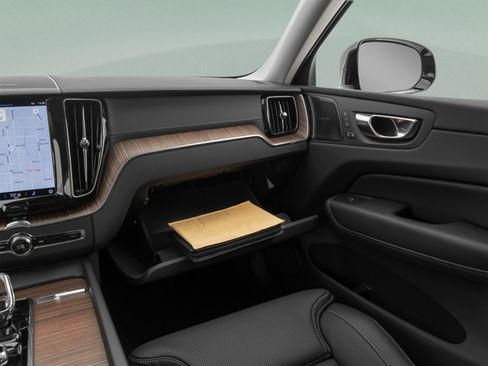 Used 2023 Volvo XC60 B5 Ultimate w/ Climate Package FWD image 33