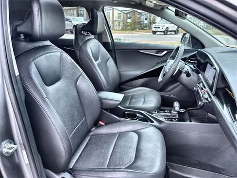 Used 2023 Kia Niro SX image 24