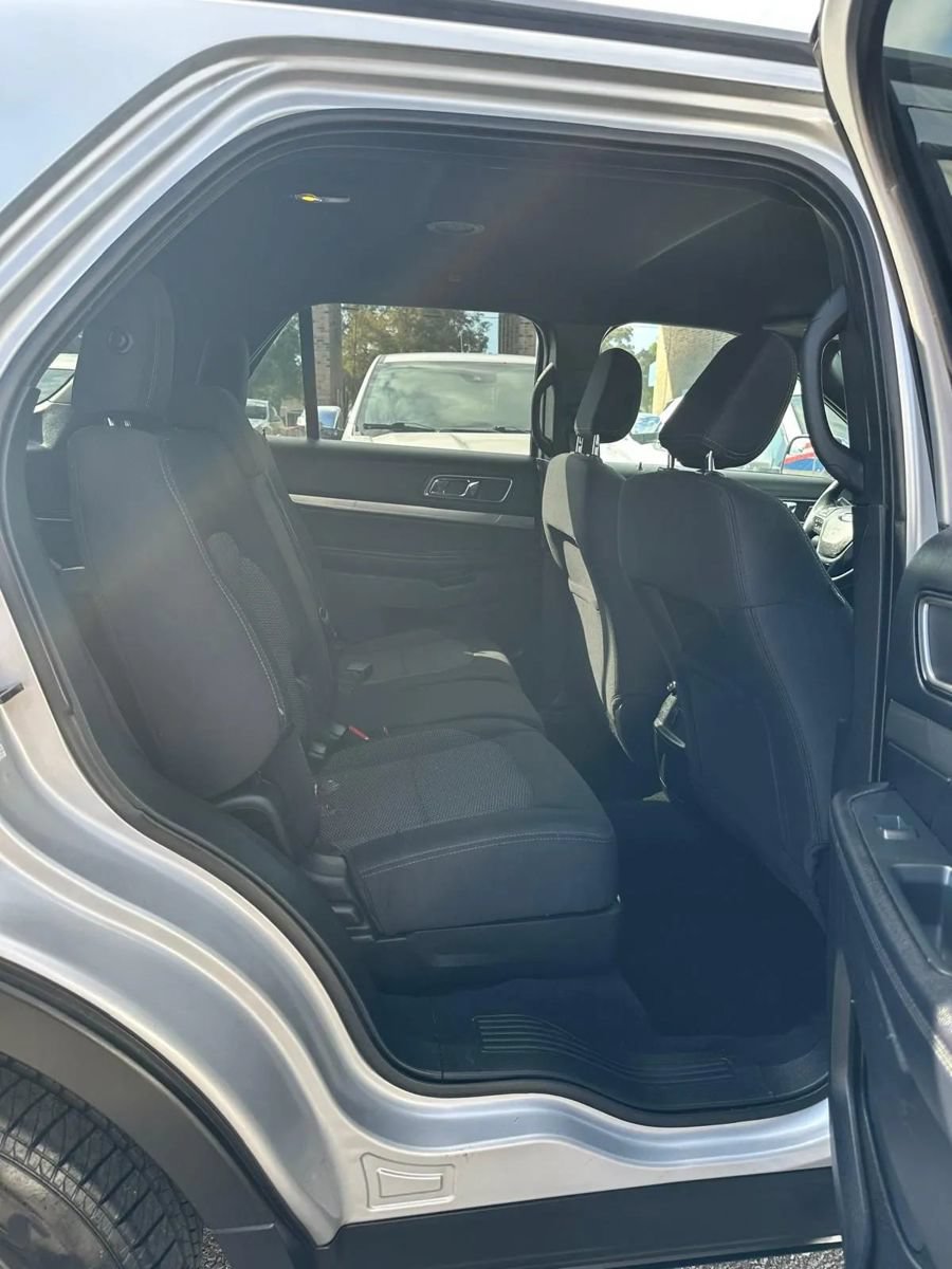 Used 2018 Ford Explorer XLT w/ Equipment Group 201A FWD image 14