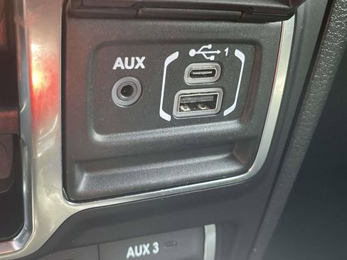 Used 2024 Jeep Wrangler Unlimited Sahara w/ Technology Group AWD/4WD image 21