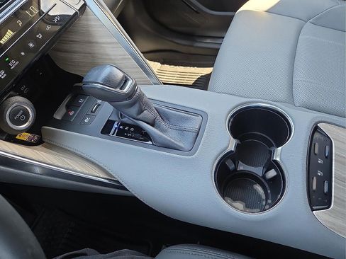 Used 2024 Toyota Venza Limited AWD/4WD image 25