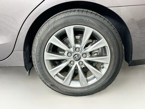 Used 2015 Toyota Camry XLE image 11