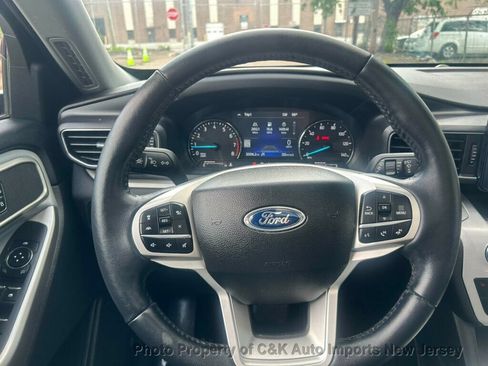 Used 2023 Ford Explorer XLT w/ Equipment Group 202A AWD/4WD image 43
