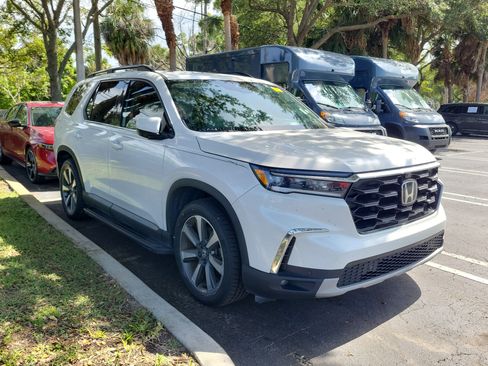 Certified 2025 Honda Pilot Elite image 1