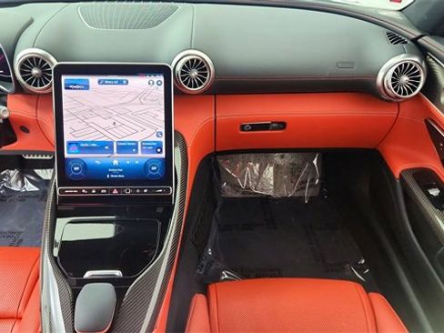 Used 2025 Mercedes-Benz SL 43 AMG w/ Driver Assistance Package image 33