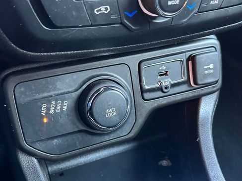 Used 2020 Jeep Renegade Latitude image 9