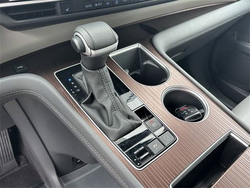 Used 2024 Toyota Sienna XLE image 30