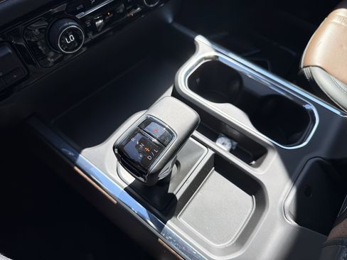 Used 2023 Chevrolet Silverado 1500 High Country w/ High Country Premium Package AWD/4WD image 27