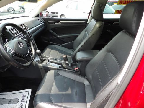 Used 2018 Volkswagen Passat 2.0T SE image 11